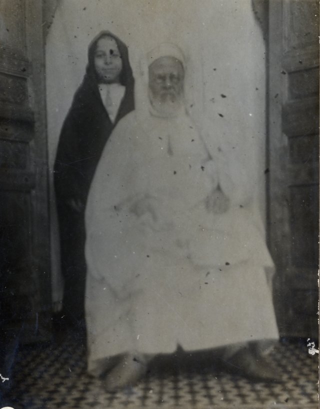 Saïd Hajji, 6 ans, avec son grand'père maternel Mohammed Msattas - 1918