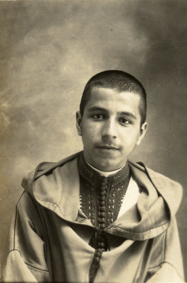 Saïd Hajji à l'age de 15 ans, en tenue traditionnelle. 1927