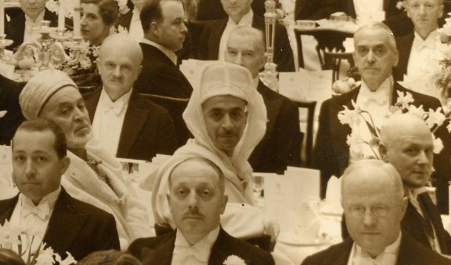 Ahmed et Mohammed Hajji parmi les invités au dîner de gala présidé par le Roi et la Reine d'Angleterre - 1937