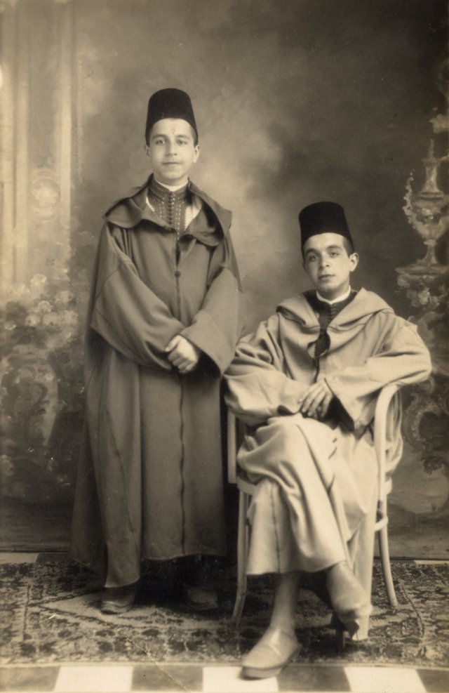 Saïd debout à droite d'Abdelkrim - 1928