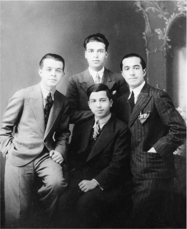 Standing from left to right: Abdelkrim Hajji, Abdelhadi Zniber, Abdelmajid Hajji. Sitting: Saïd Hajji. Photo taken in Damascus in 1934.